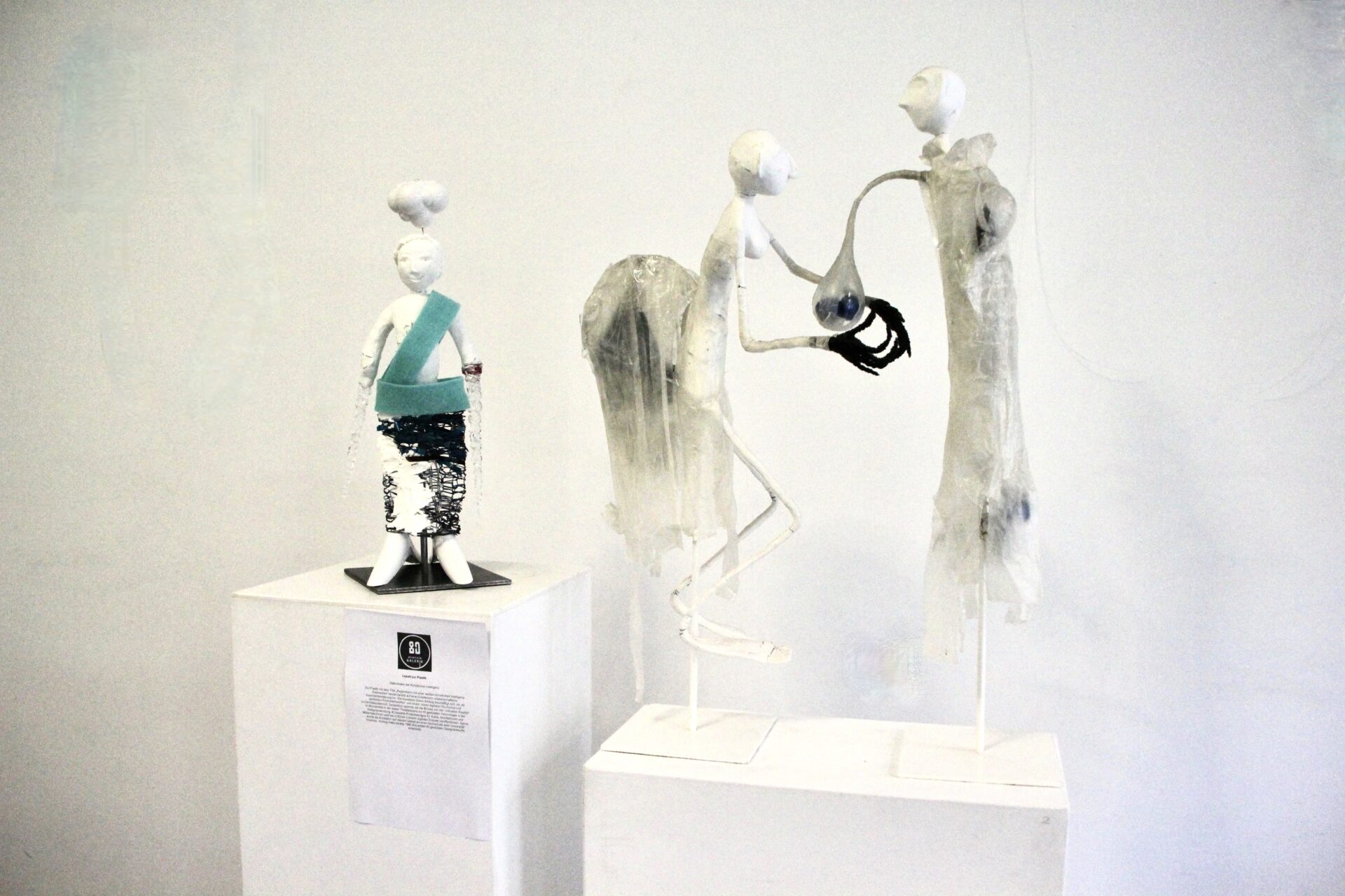 Original Kunst kaufen, Objets trouvés, Upcycling Skulpturen, Recycling Kunst, nachhaltige Kunstwerke, Diana Achtzig Skulpturen, Plastikmüll in Kunst, Kunst aus recyceltem Material, ökologische Skulpturen, zeitgenössische Recyclingkunst, Umweltkunst kaufen, Ocean’s Cry Skulptur