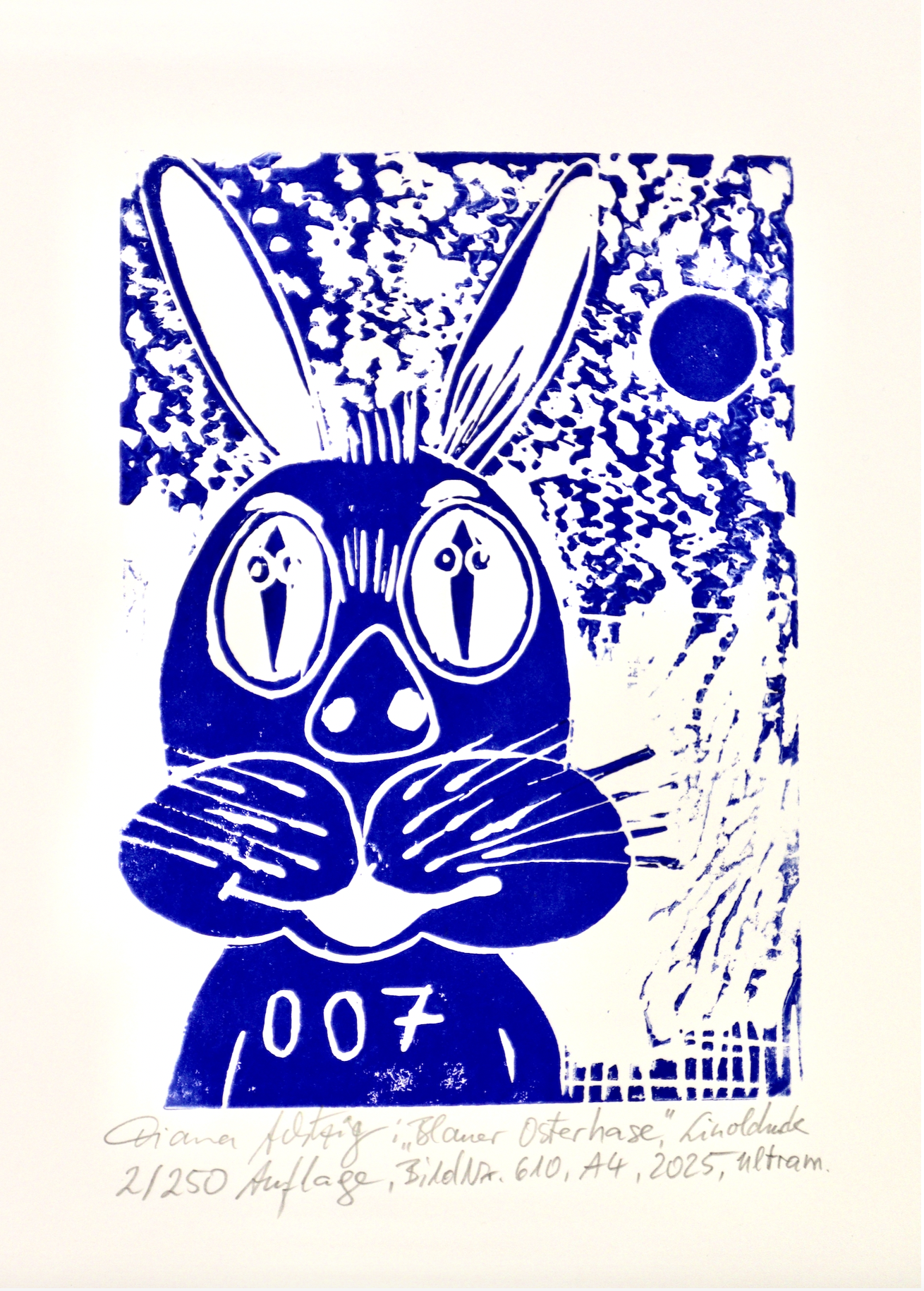A4 – Linoldruck „Blauer Osterhase“ – Ein Symbol für Hoffnung