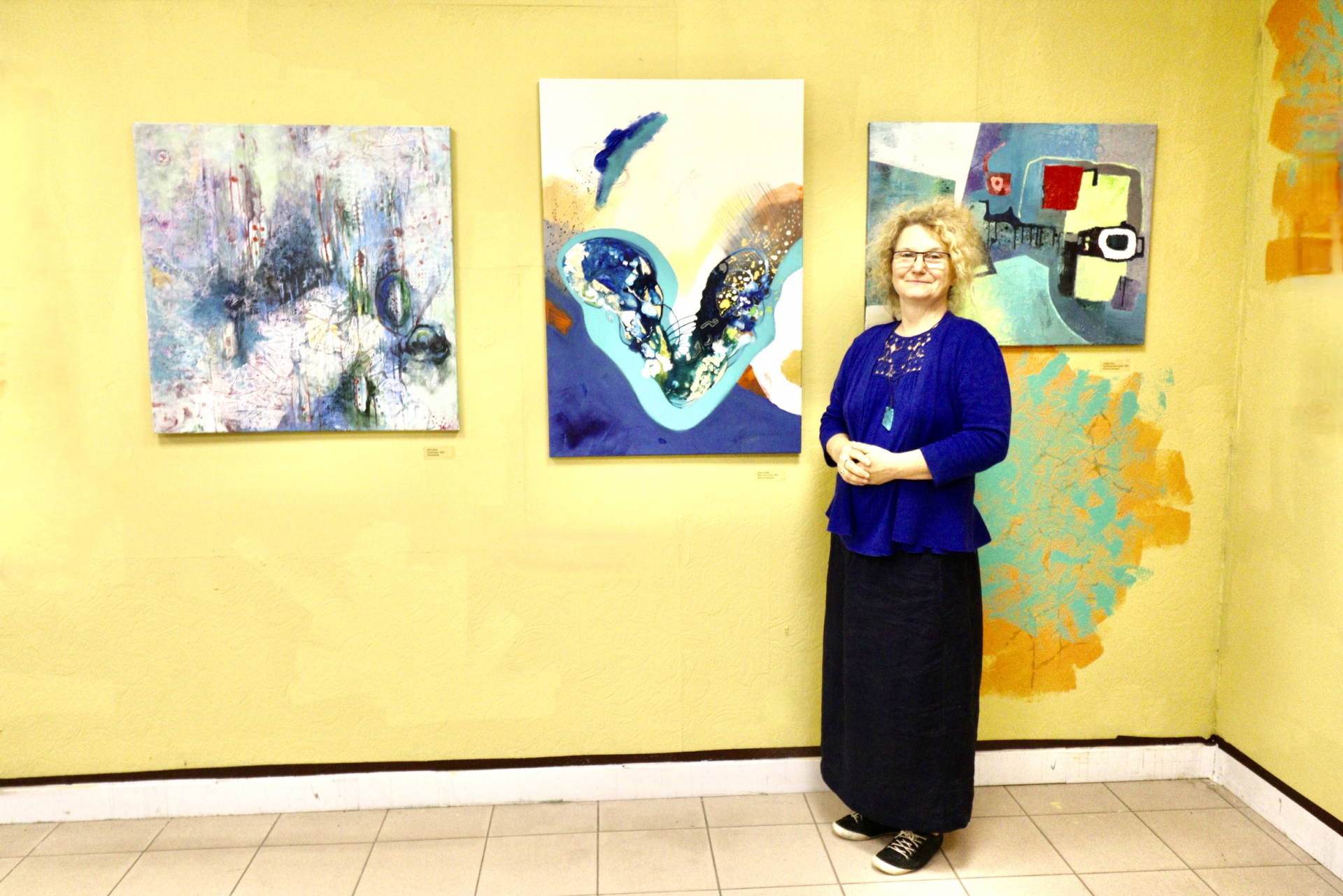 2025 – Gruppenausstellung „tRaum“ in der Projektraum Galerie M, Diana Achtzig abstraktes Blaues Acryl Bild