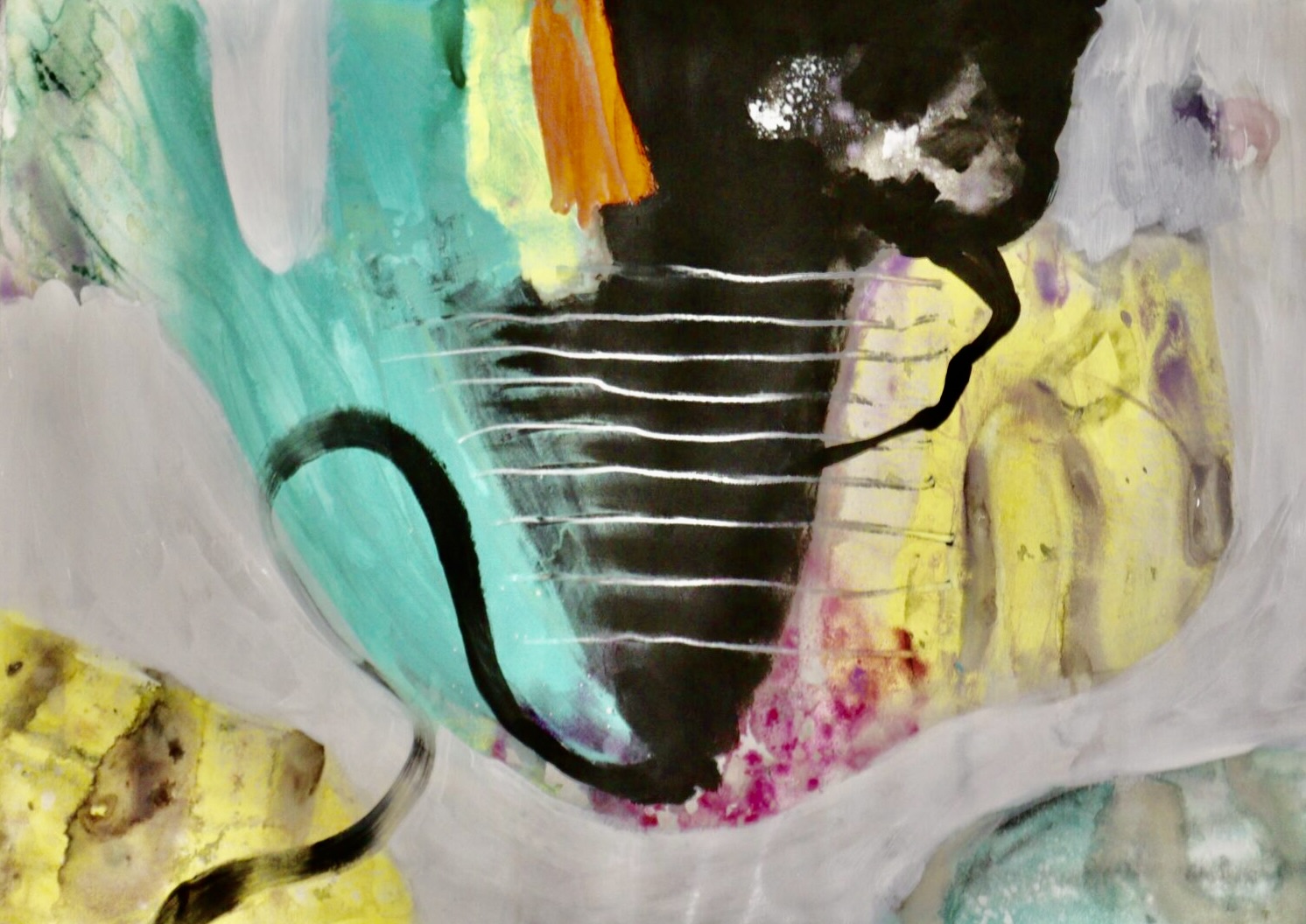 FARBRÄUME – Die Psychologie der Farbe Einzelausstellung von Diana Achtzig Warum berührt dieselbe Farbe jeden Menschen auf eine andere Weise? Mit ihrer neuen Einzelausstellung „Farbräume – Die Psychologie der Farbe“ präsentiert die Berliner Malerin und Bildhauerin Diana Achtzig aktuelle abstrakte Bildkompositionen, expressive Fischbilder, figurative Akzente sowie Papierarbeiten mit Acryltusche und Acrylfarben. Im Mittelpunkt der Ausstellung steht die künstlerische Erforschung von Farbe, Wahrnehmung und Emotion. Schicht für Schicht entstehen Farbräume, aus denen sich Figuren, Fische und organische Formen entwickeln – als Ausdruck eines offenen Dialogs zwischen Material, Intuition und persönlicher Wahrnehmung.